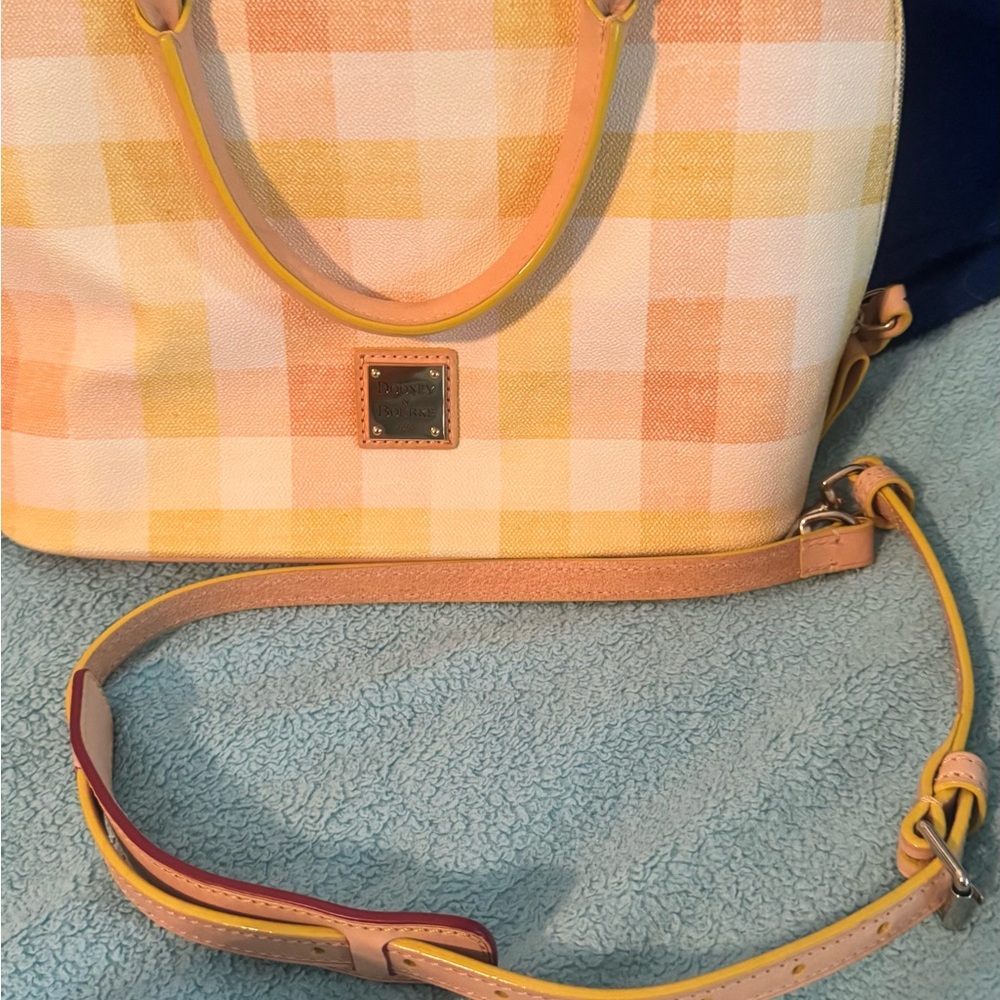 Dooney & Bourke..Women’s Checked Satchel Bag in Peach and Yellow NWOT - Picture 5 of 12
